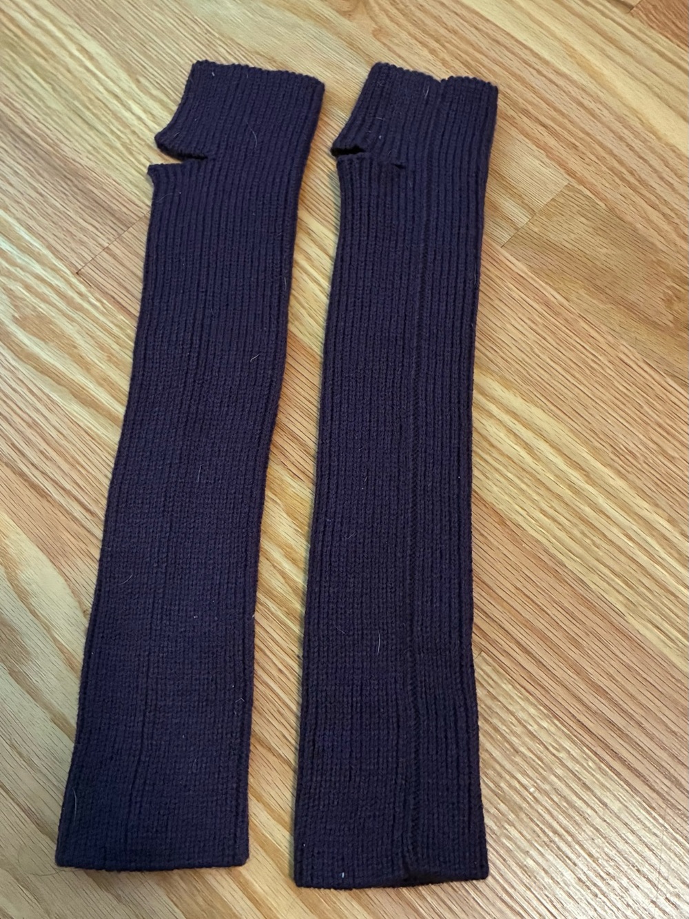 Stretch Ribbed Thumbhole Arm Warmers - Deep Purple